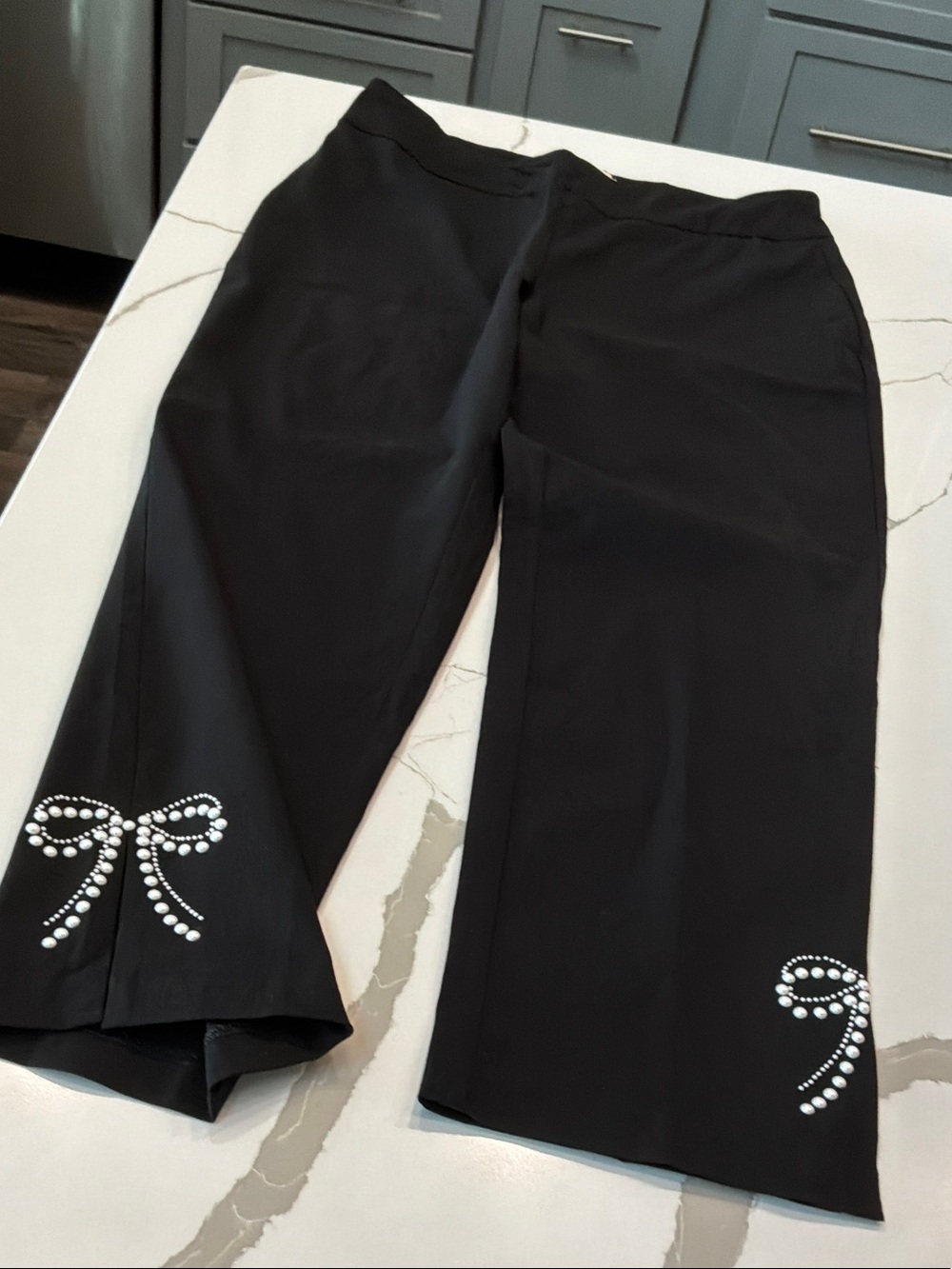 Zac & Rachel Size 12 Black Cropped Wide-Leg Trousers Pearl Bow Accents